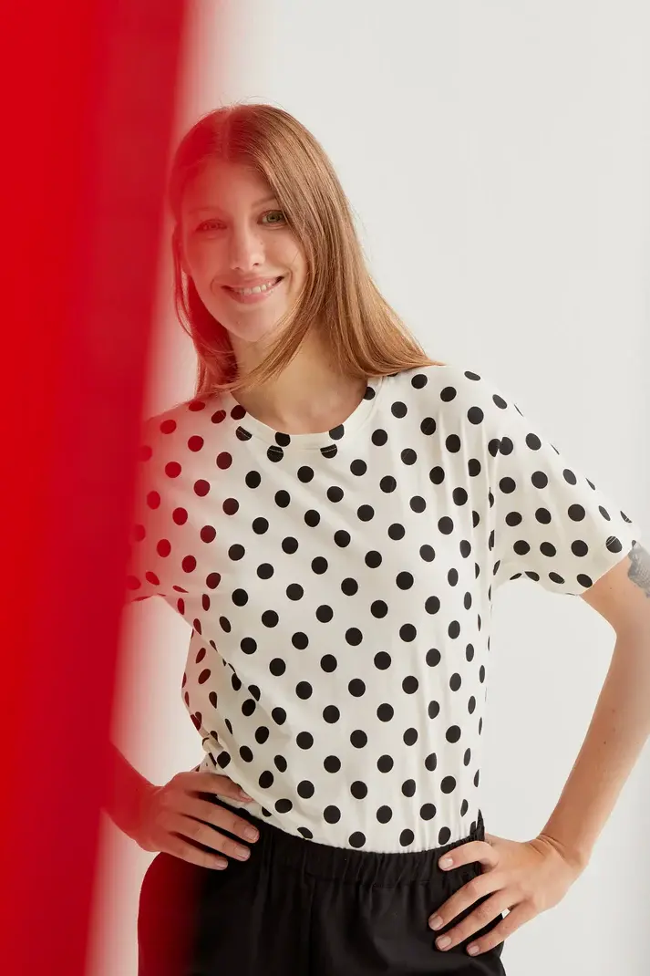 Miniatura: Camiseta con estamado Black Dots