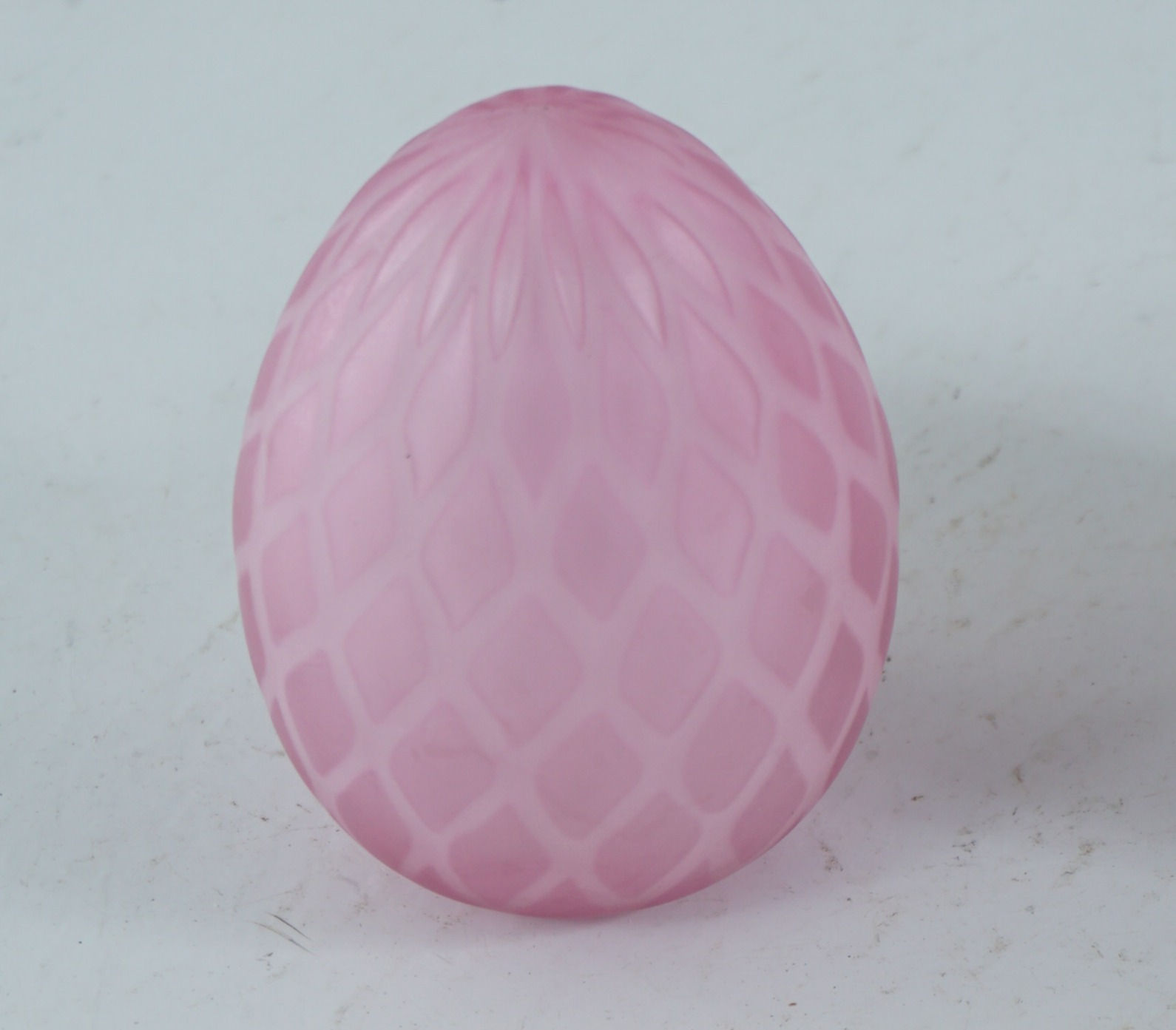 1960s Vetro Artistico Veneziano Quilted Diamond Satin Glass Egg Paperweight