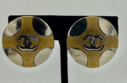 VINTAGE CHANEL CLIP-ON EARRINGS