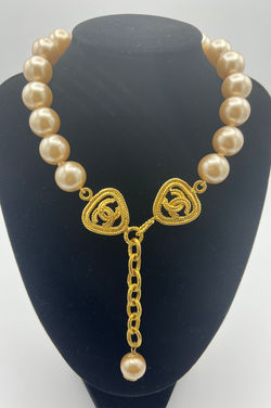 CHANEL VINTAGE FAUX PEARL CC LOGO NECKLACE