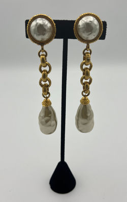 DEANNA HAMRO VINTAGE LONG PEARL CLIP ON EARRINGS