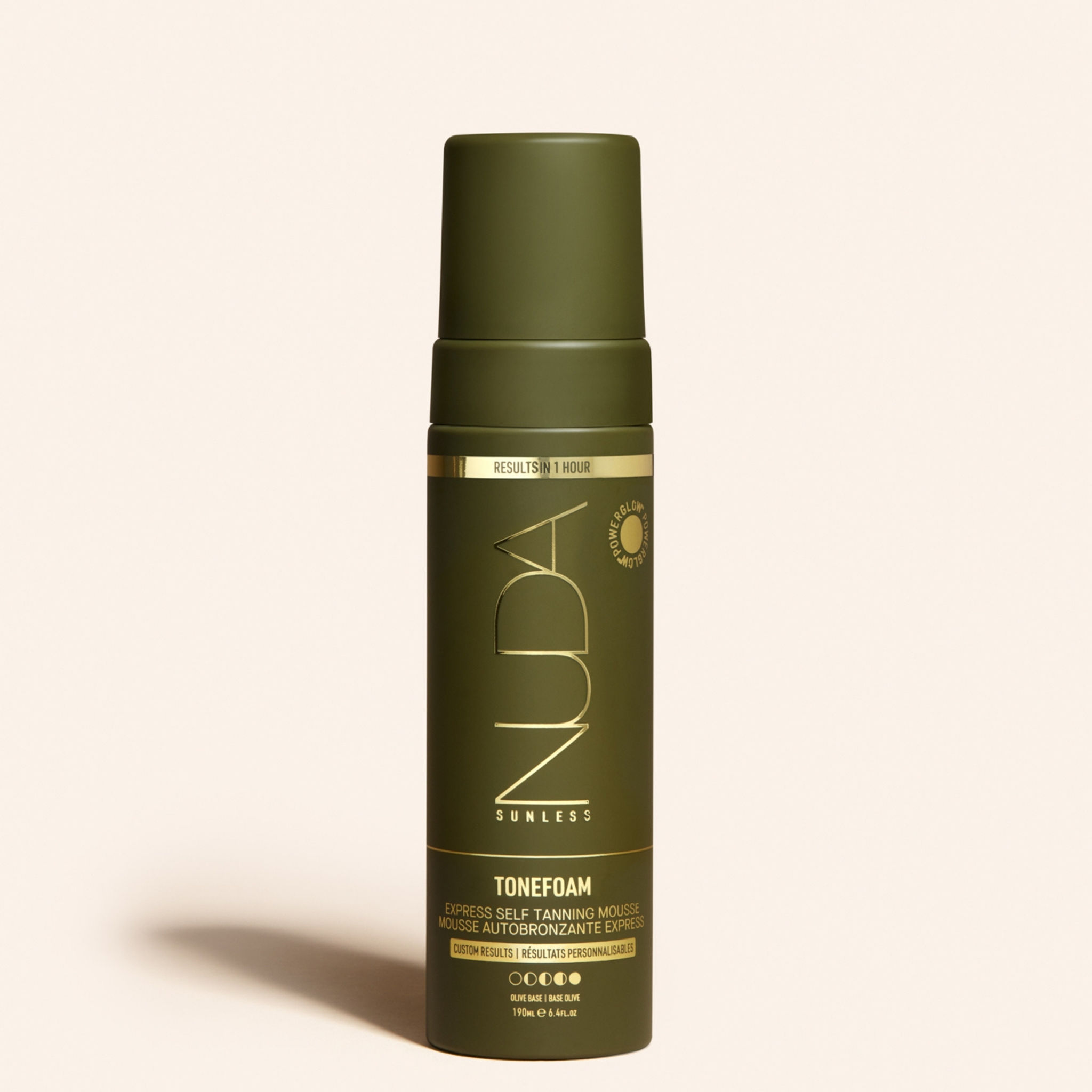 Mousse autobronzante express correctrice de teint NUDA. Neutralise les sous-tons rosés et rouges pour un bronzage doré nature