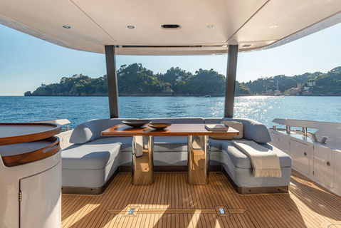 Lavorazioni su teak e rivestimenti mobili di imbarcazioni a Varazze