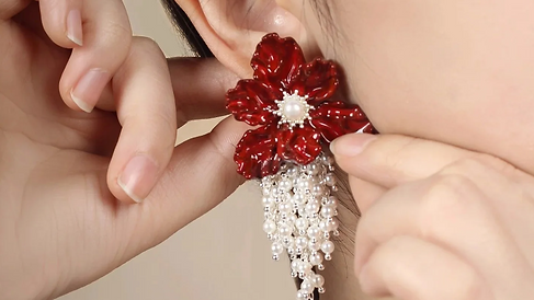 Uma joia de lixo. por Valéria Monteiro.