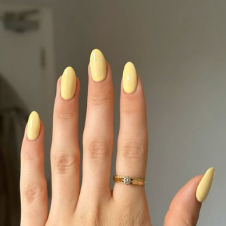 Butter Yellow Nails Trend