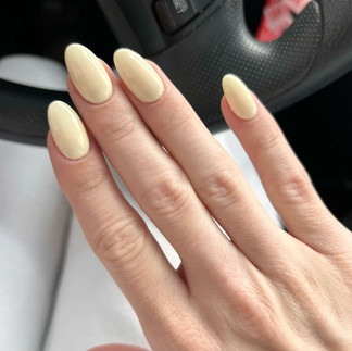 Butter Yellow Nails Trend