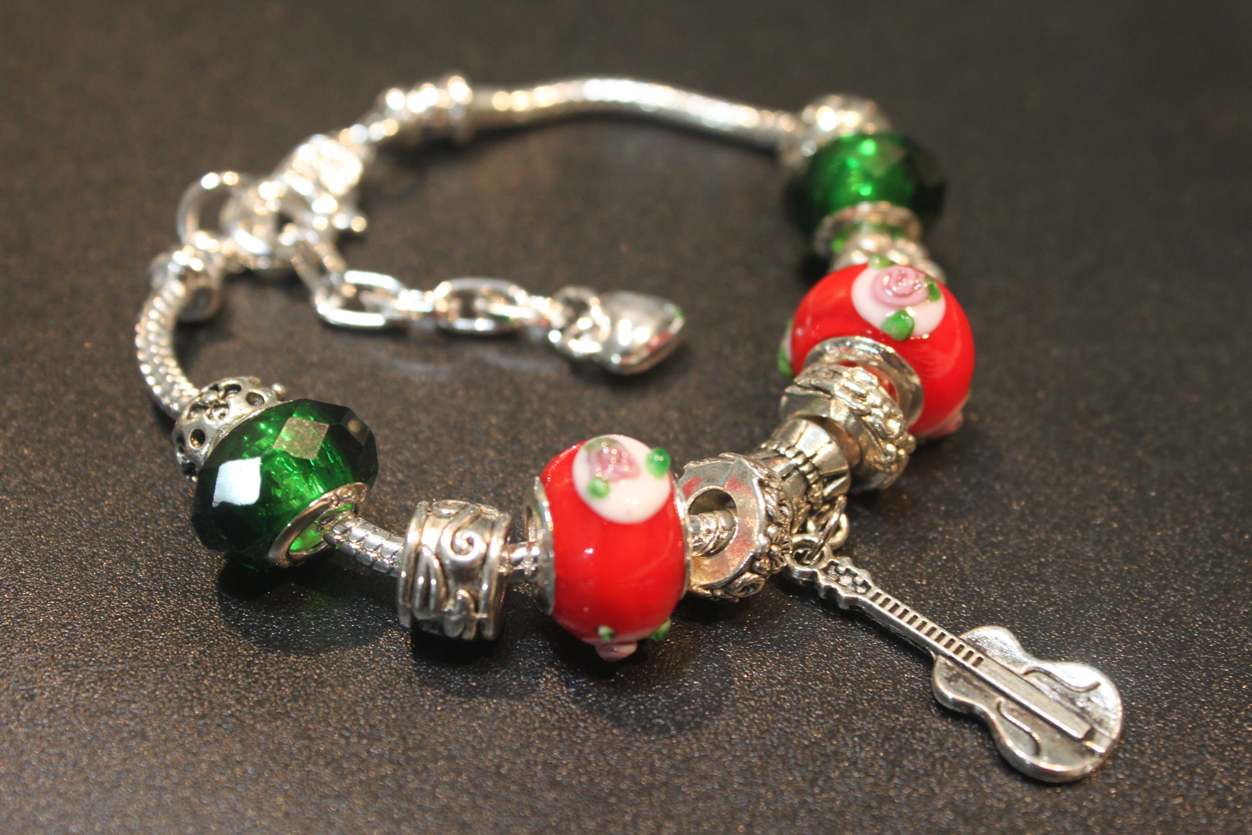 Guitar charm bracelet - Red-Green