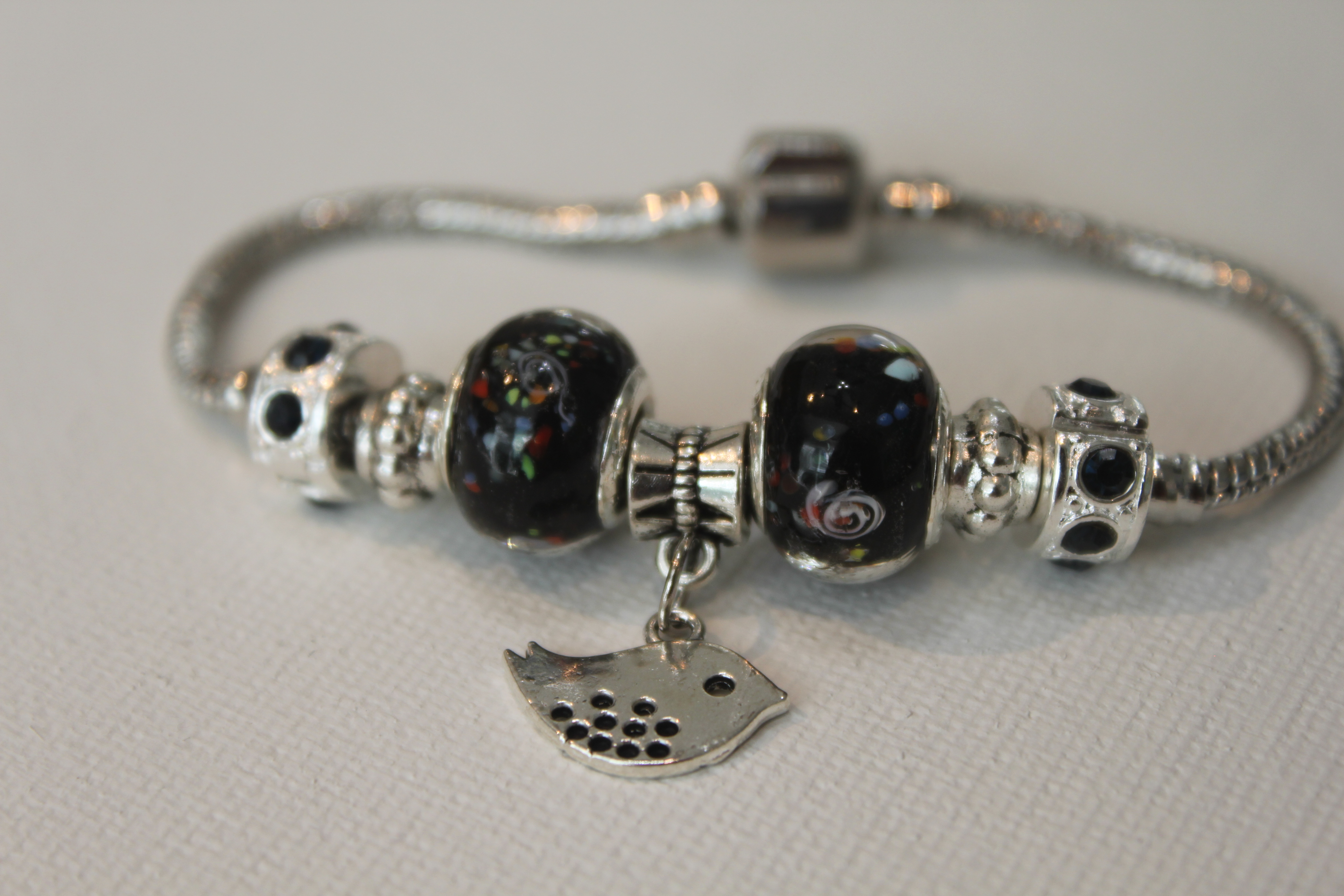 Bird charm bracelet black