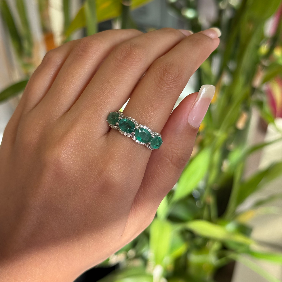 Natural emerald band ring