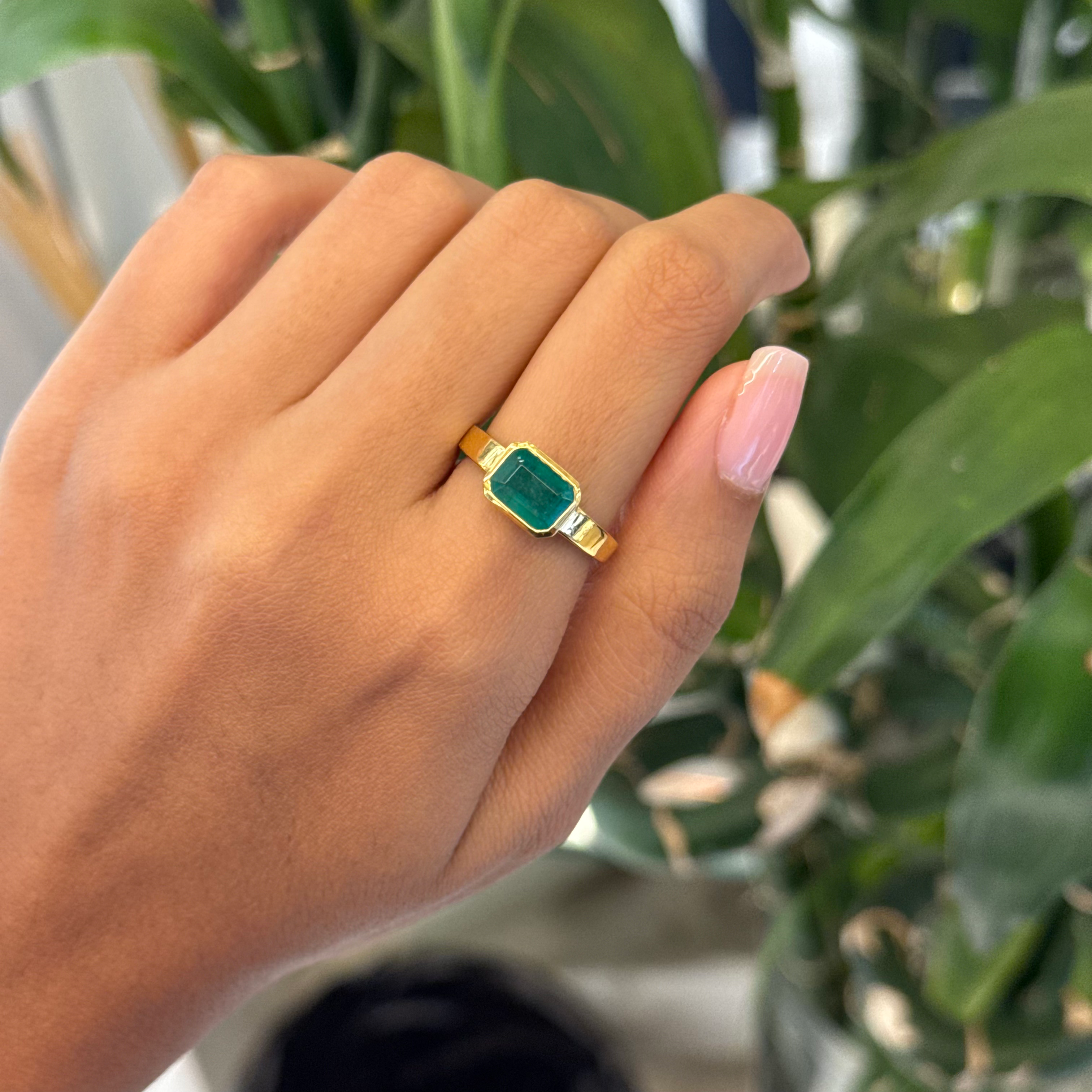 Natural Emerald octagon 18K gold ring