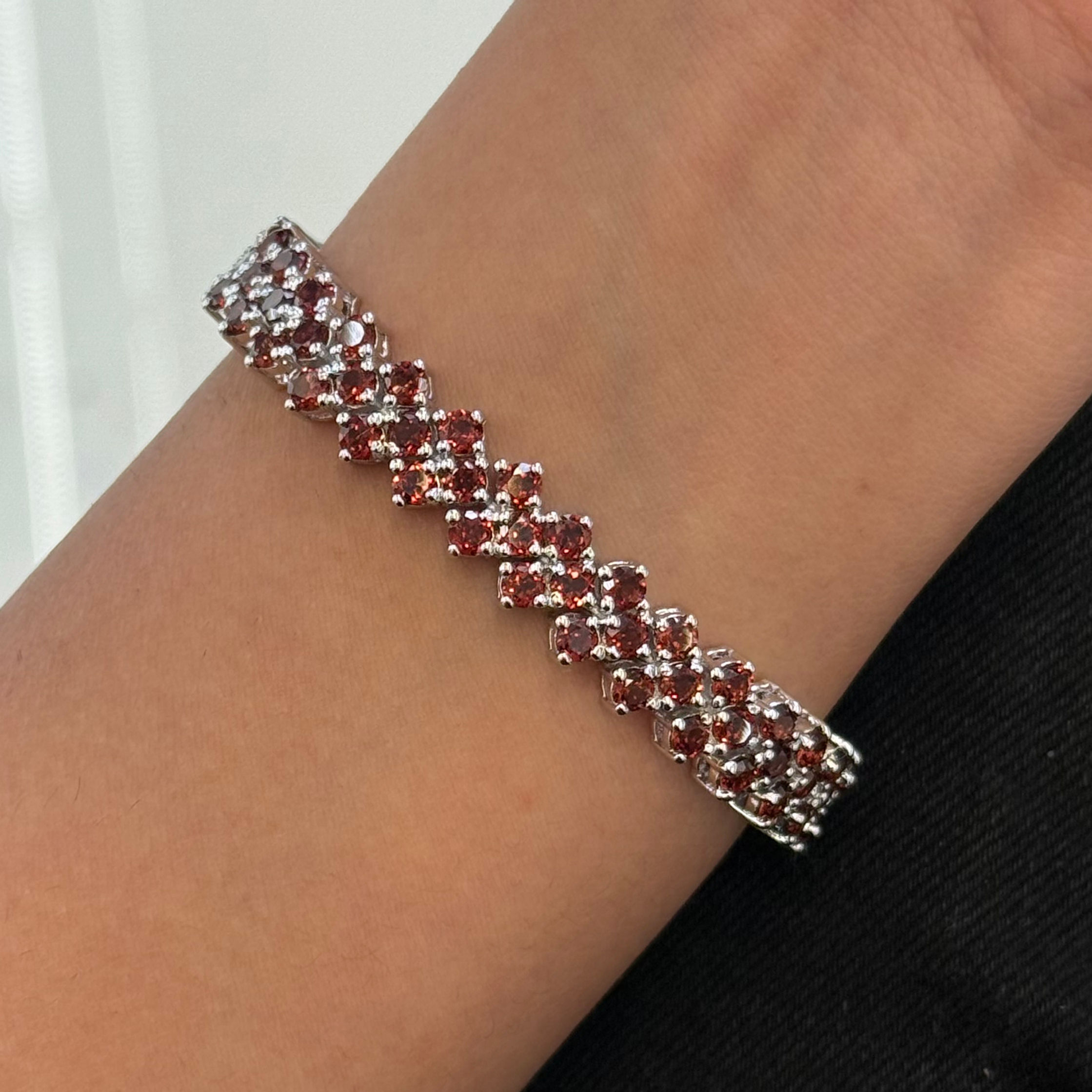 Natural Garnet Round 925 Sterling Silver Open Box Clasp Bracelet