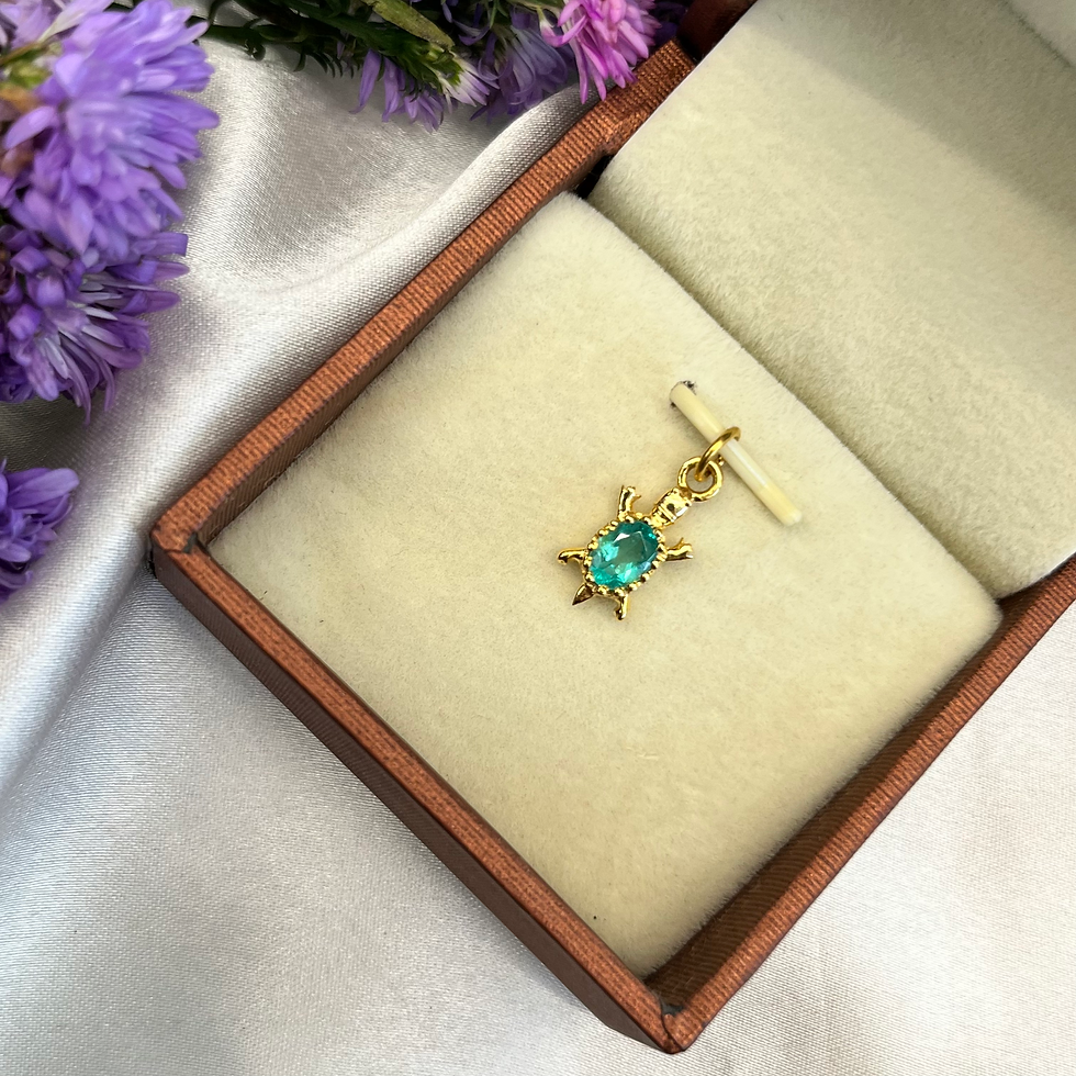 Miniature : Natural Turtle pendant in 18 karat gold
