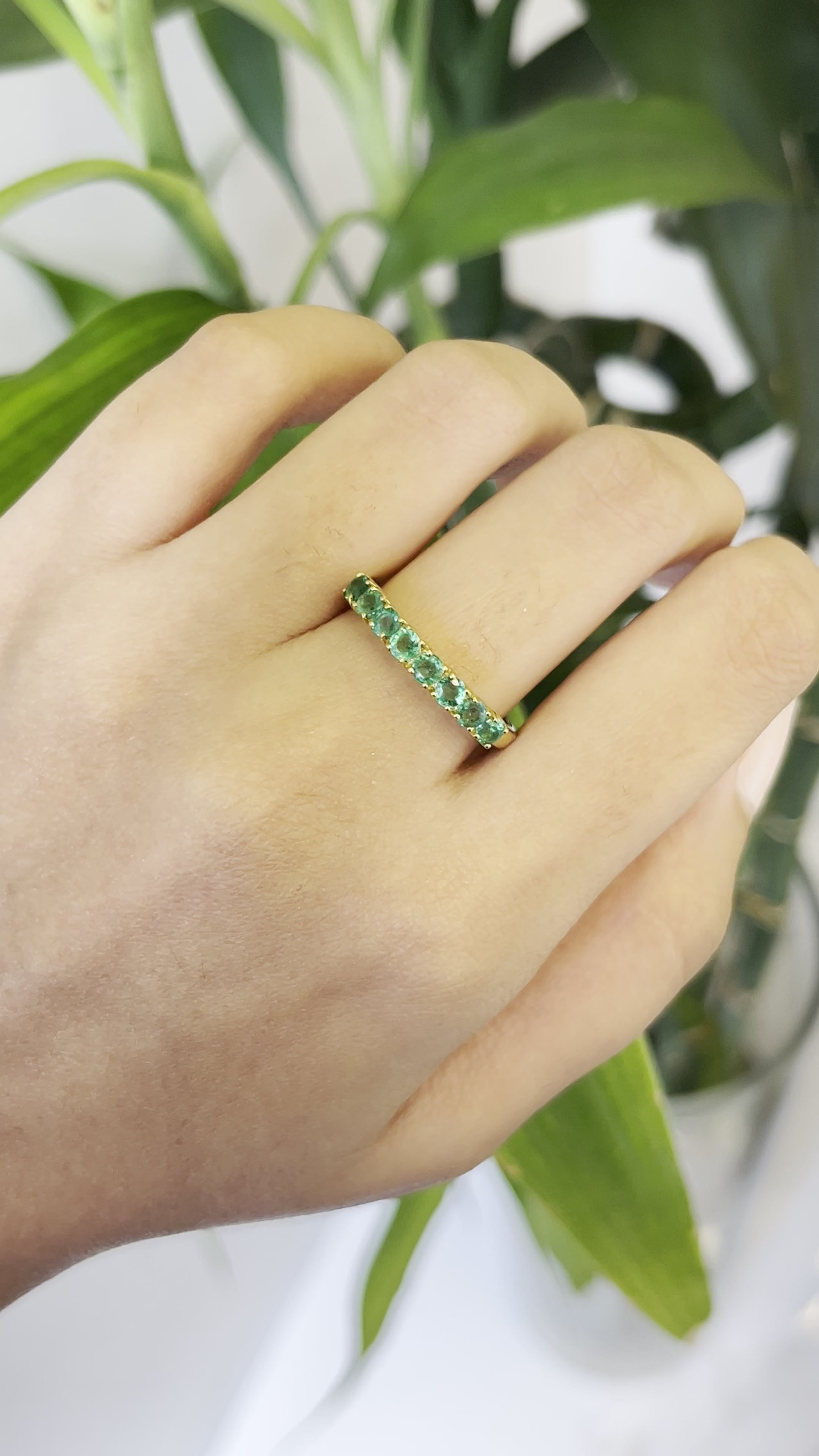 Natural Emerald 18K gold ring band