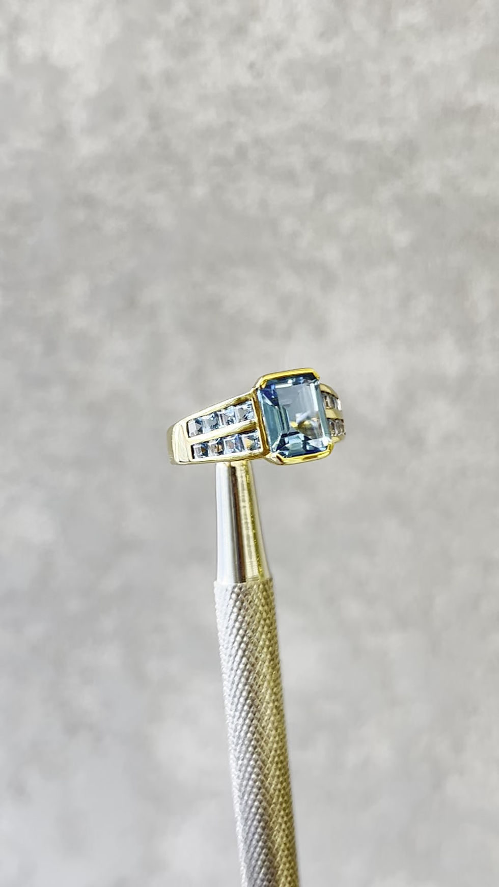 Thumbnail: Natural Blue topaz 18K gold ring