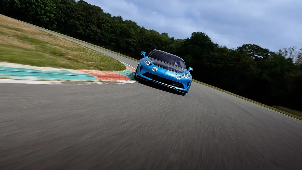 Stage de pilotage alpine A110 R sur circuit alpine au Circuit des Ecuyers, grand tracé 3,5 km et sensations pilotage