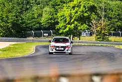 Coaching pilotage en Peugeot 208 Racing TC6 sur circuit proche de Paris