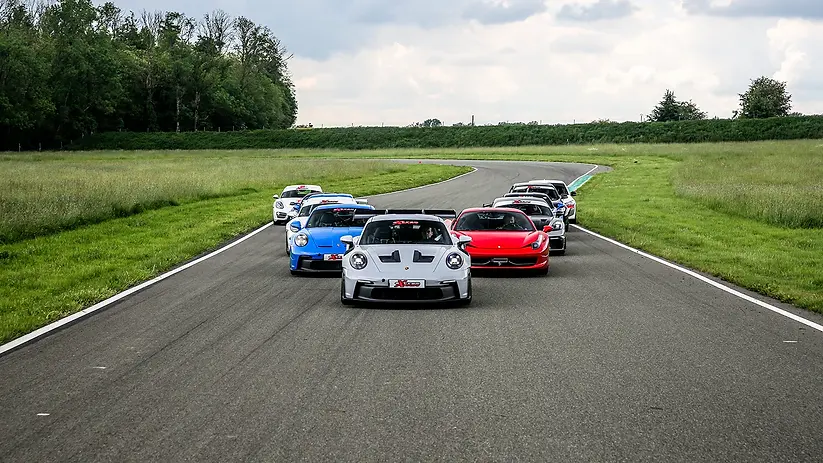 Découverte du pilotage sur circuit automobile