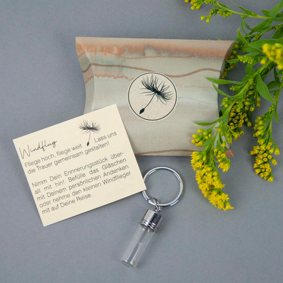 Schlüsselanhänger mit Pusteblume. Aufschraubbar für eigene Erinnerungen.