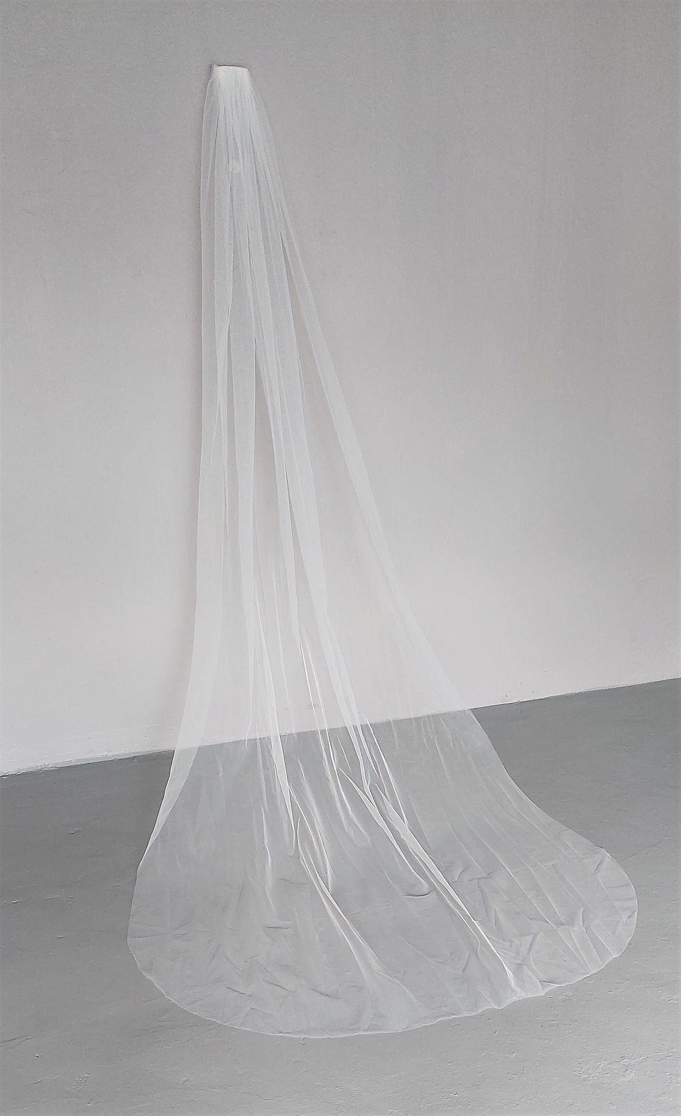 Thumbnail: V18: Minimalist bridal veil