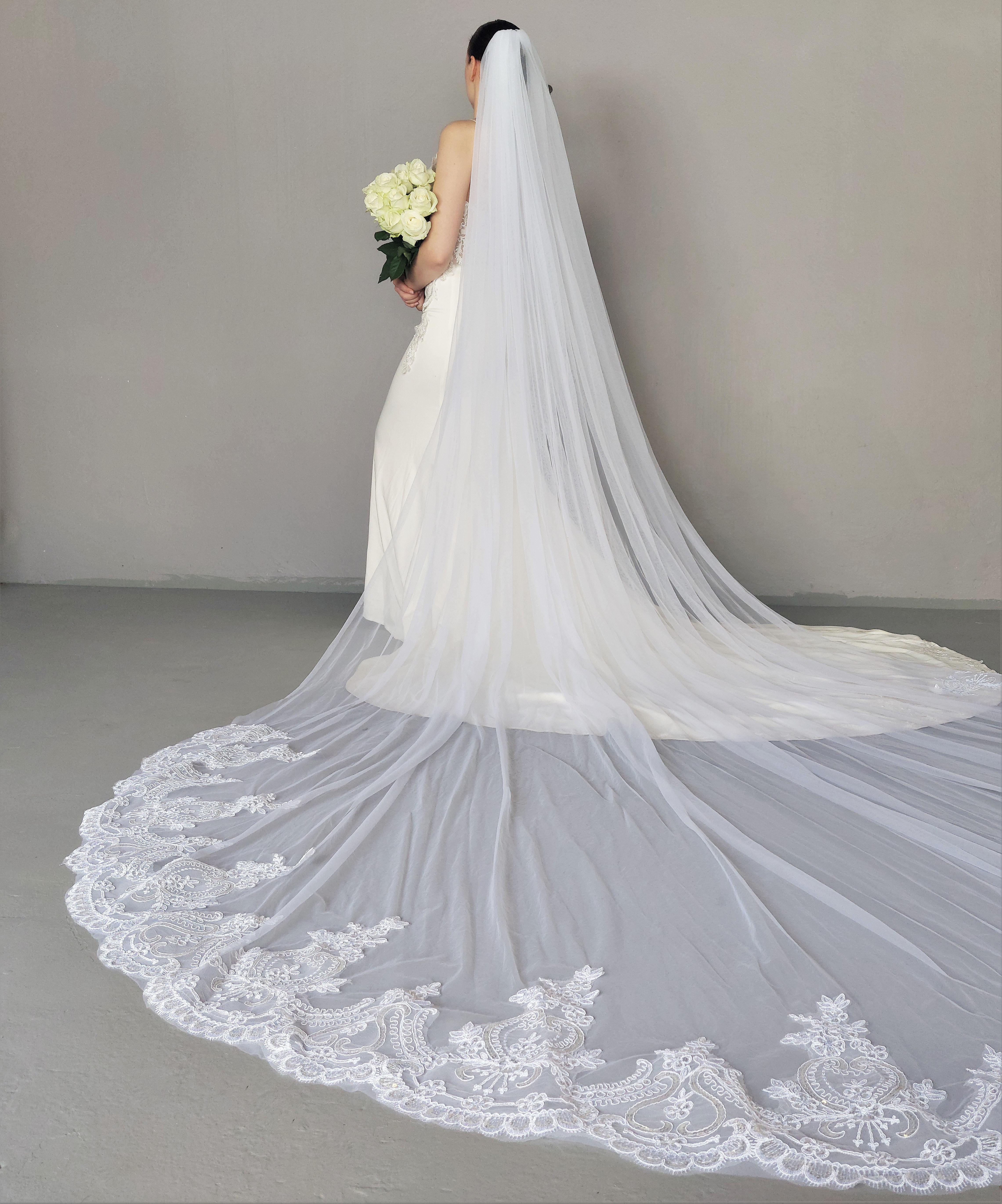 V9: Lace trim extra-long bridal veil