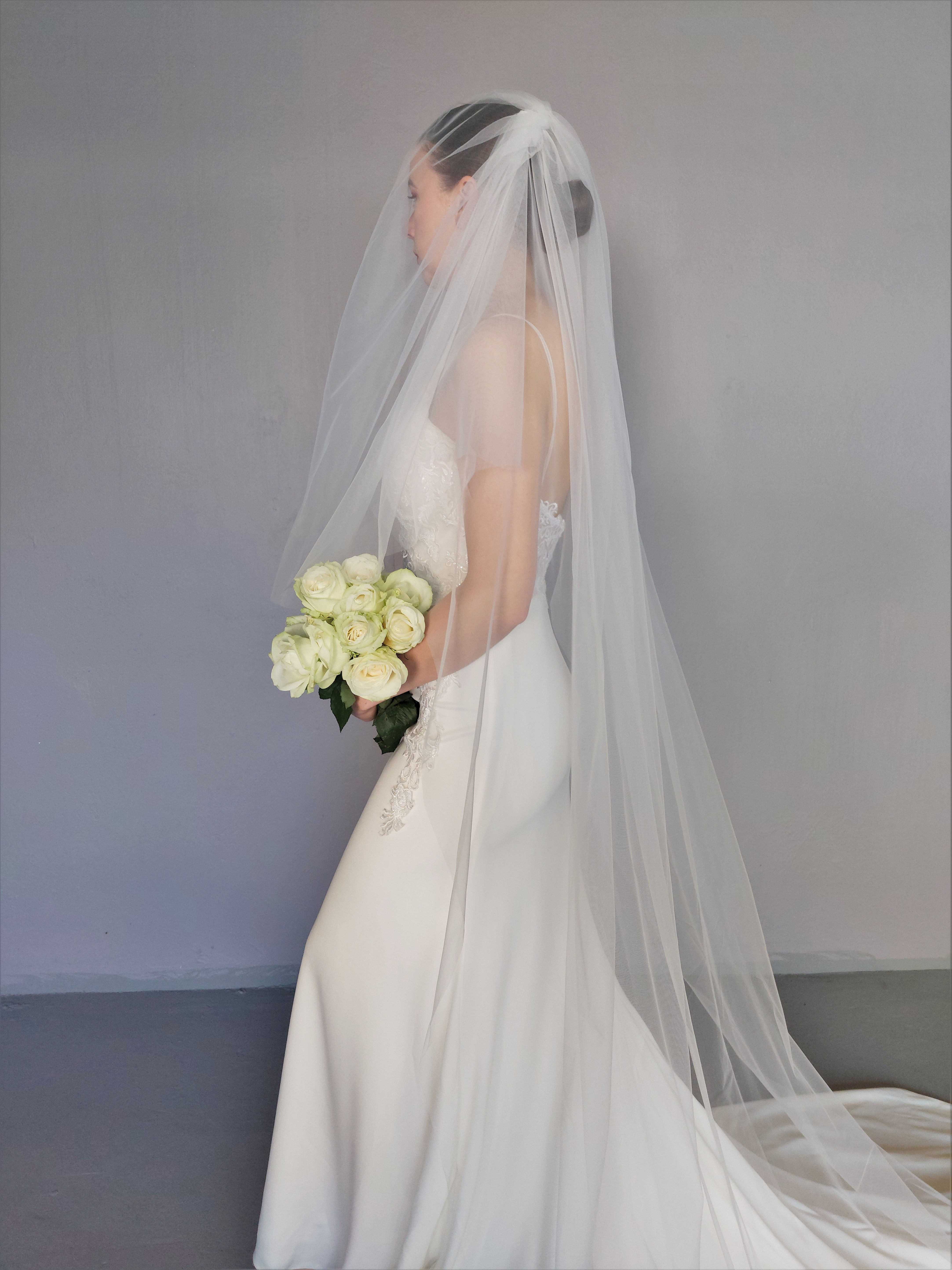 V24: Two-tier extra-long bridal veil
