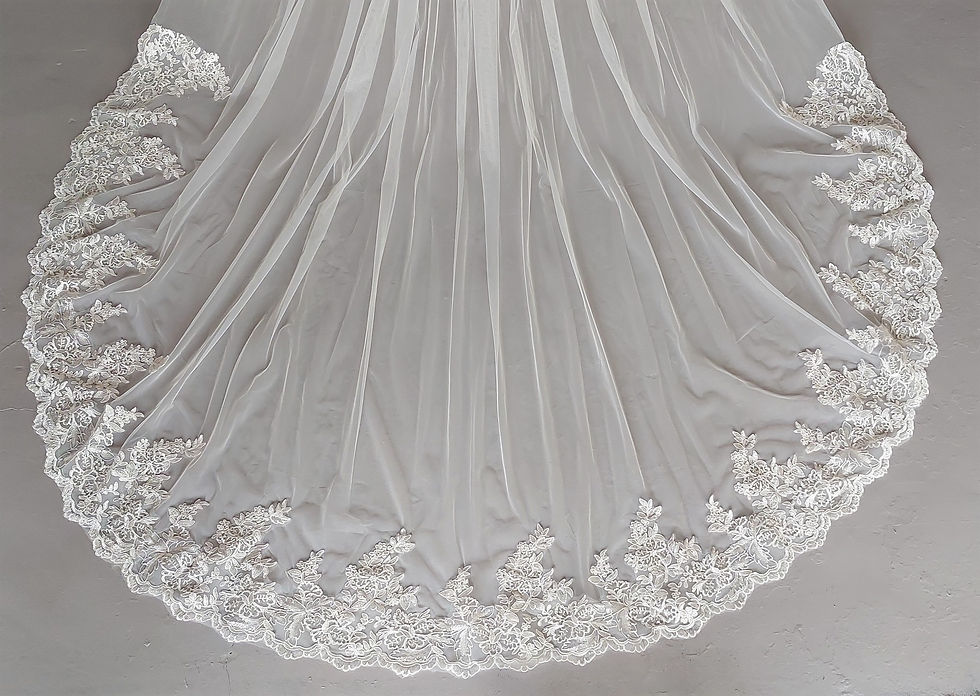 Thumbnail: V1:  Lace trim extra-long bridal veil