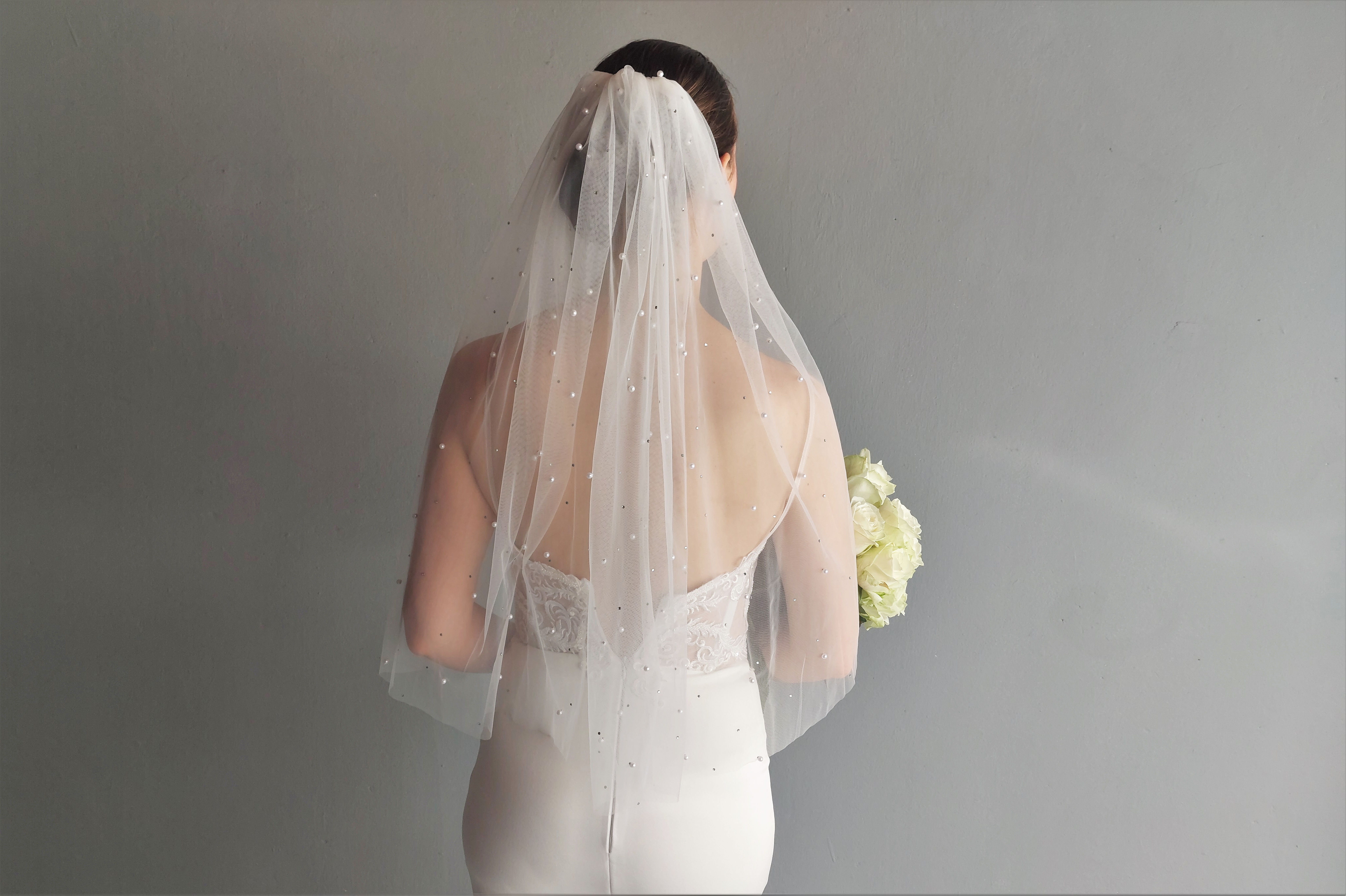 V12: Rhinestone & pearl bridal veil
