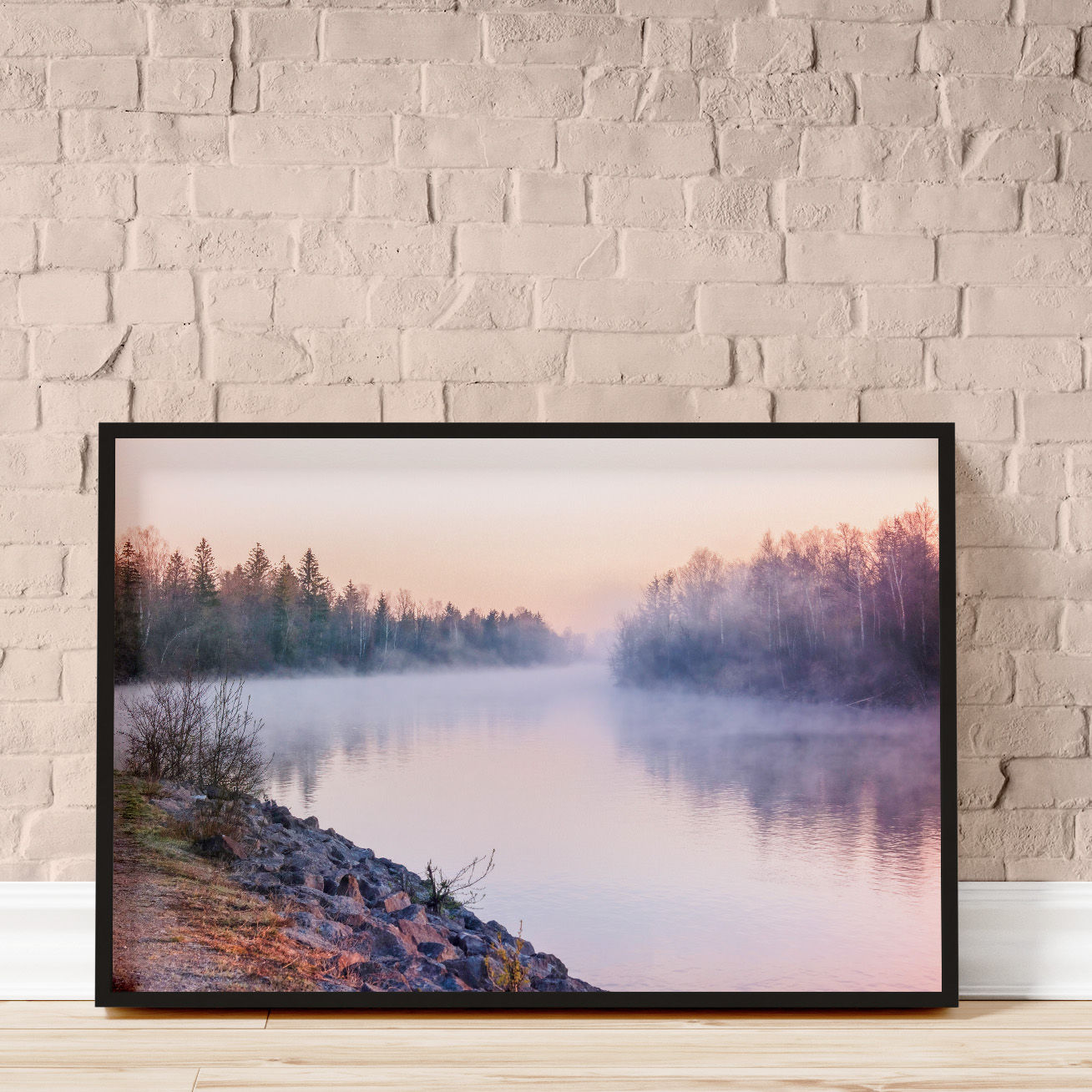 Der Fluss Lech im ruhigen Morgennebel