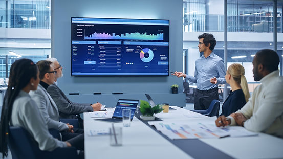 English for meetings is an essential skill for professionals working with international teams. In many companies, meetings take place in English even when none of the participants are native speakers. Engineers, managers, consultants, and specialists may need to discuss projects, present updates, and make decisions in English every day.
