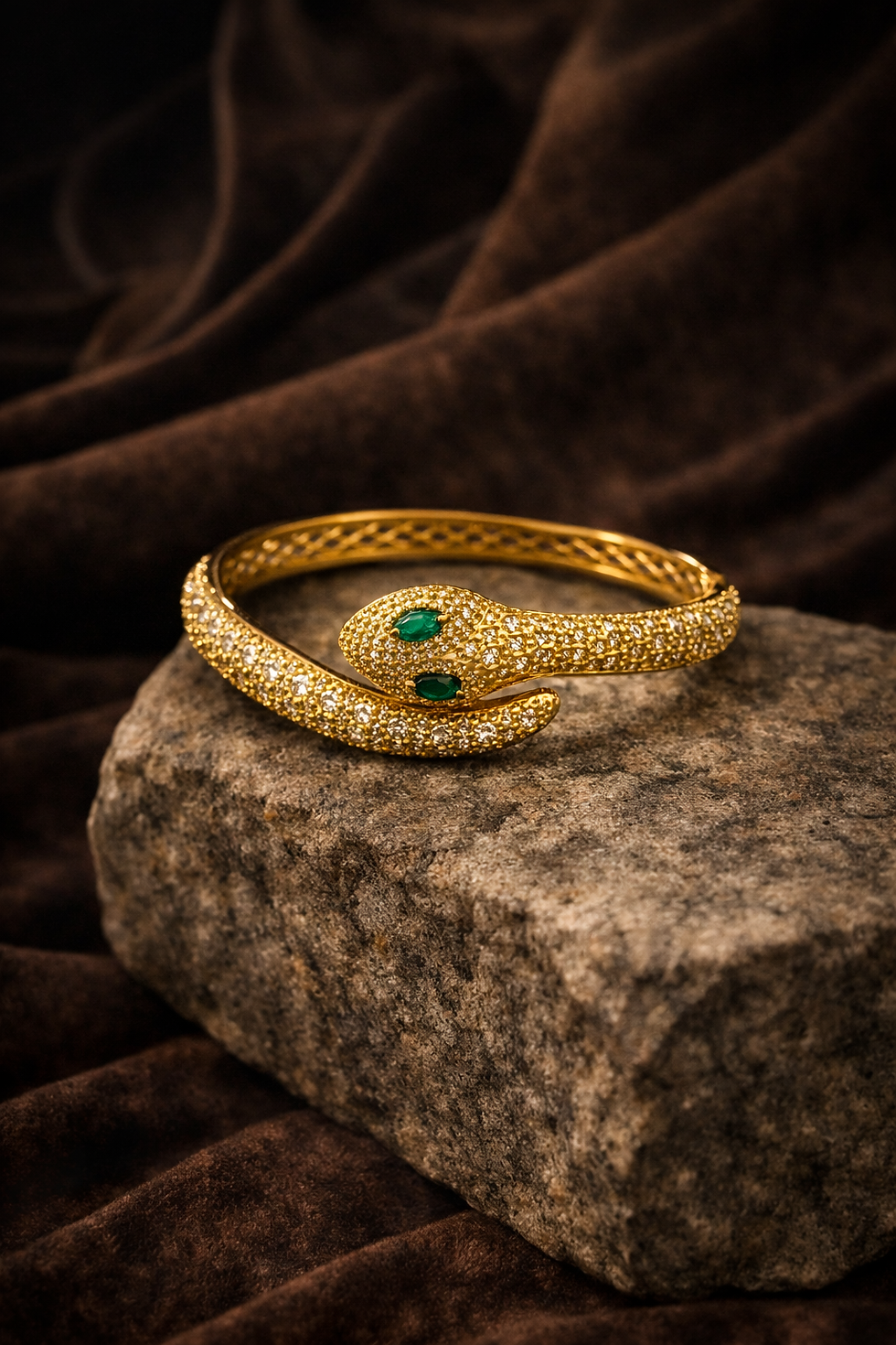 Thumbnail: Luxury Gold Snake Design AD & Emerald Bracelet