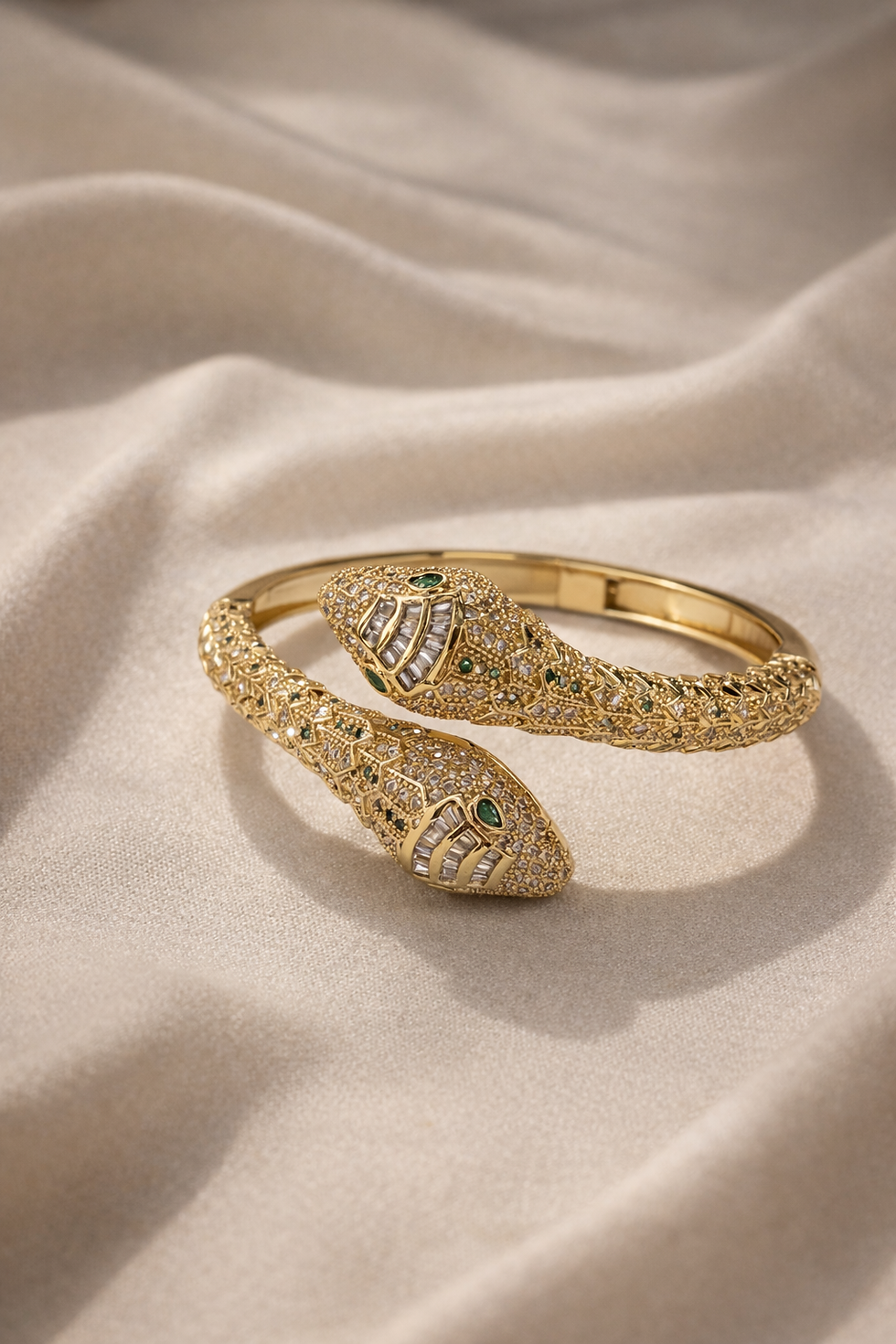 Thumbnail: Luxury Gold Snake Design AD & Emerald Bracelet