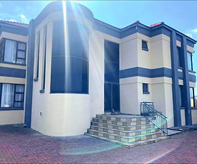 5 Bedroom House for sale in Model Park 