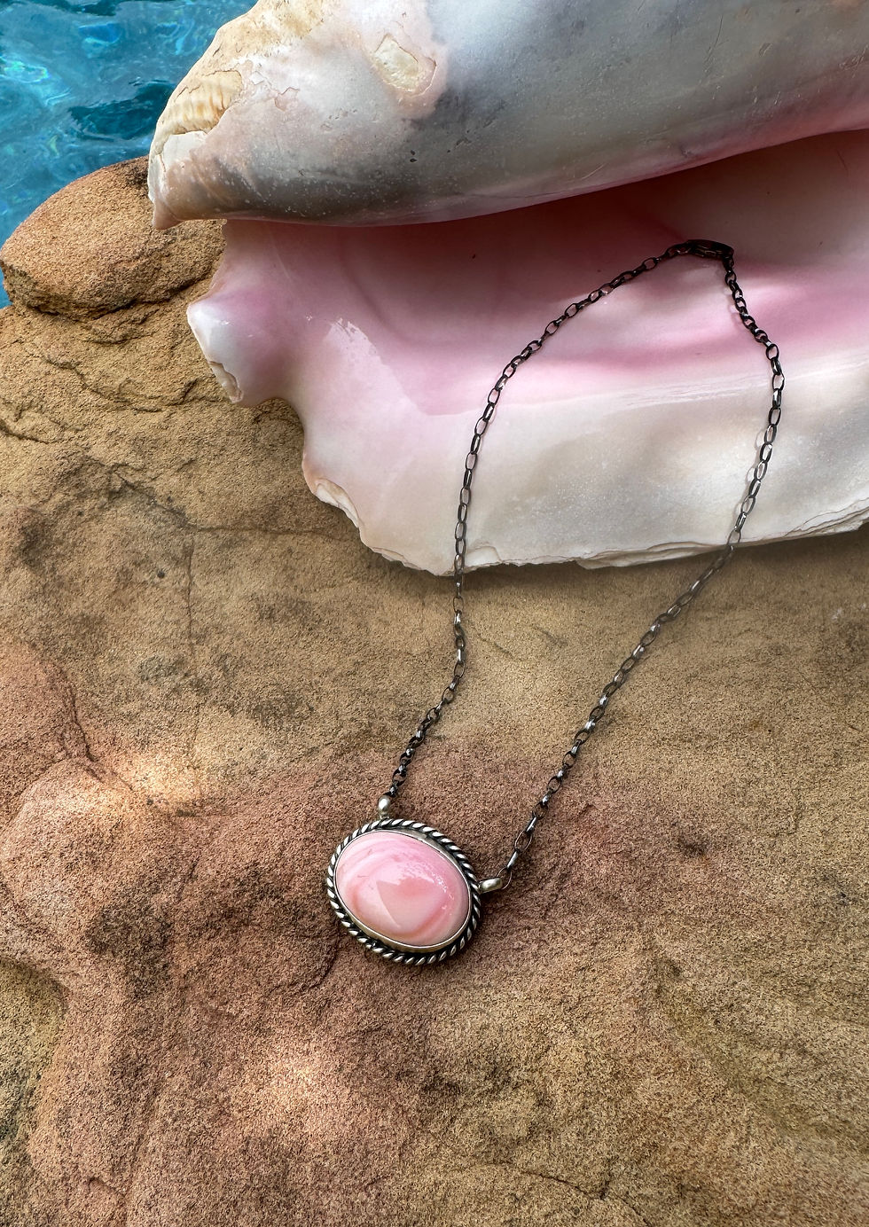 Thumbnail: Pink Conch Oval Necklace