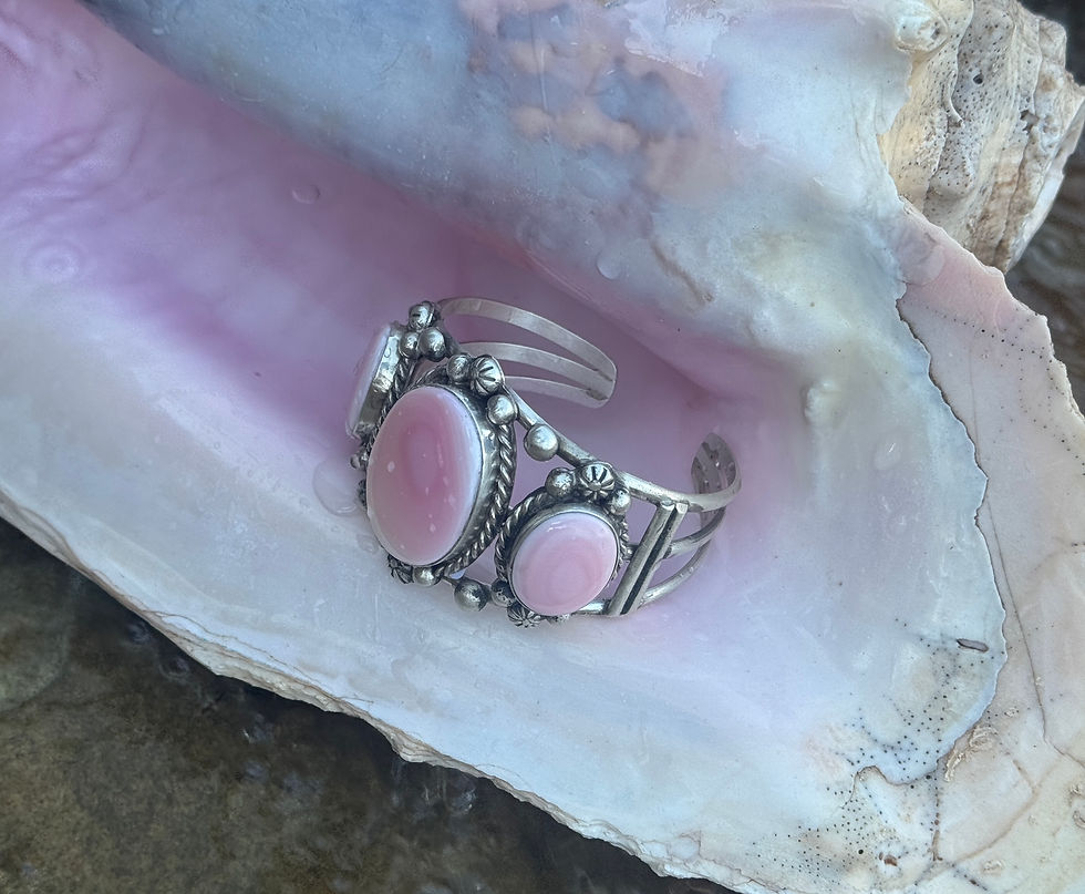 Thumbnail: Pink Conch Cuff
