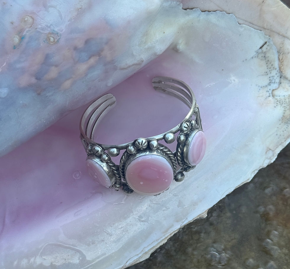 Thumbnail: Pink Conch Cuff