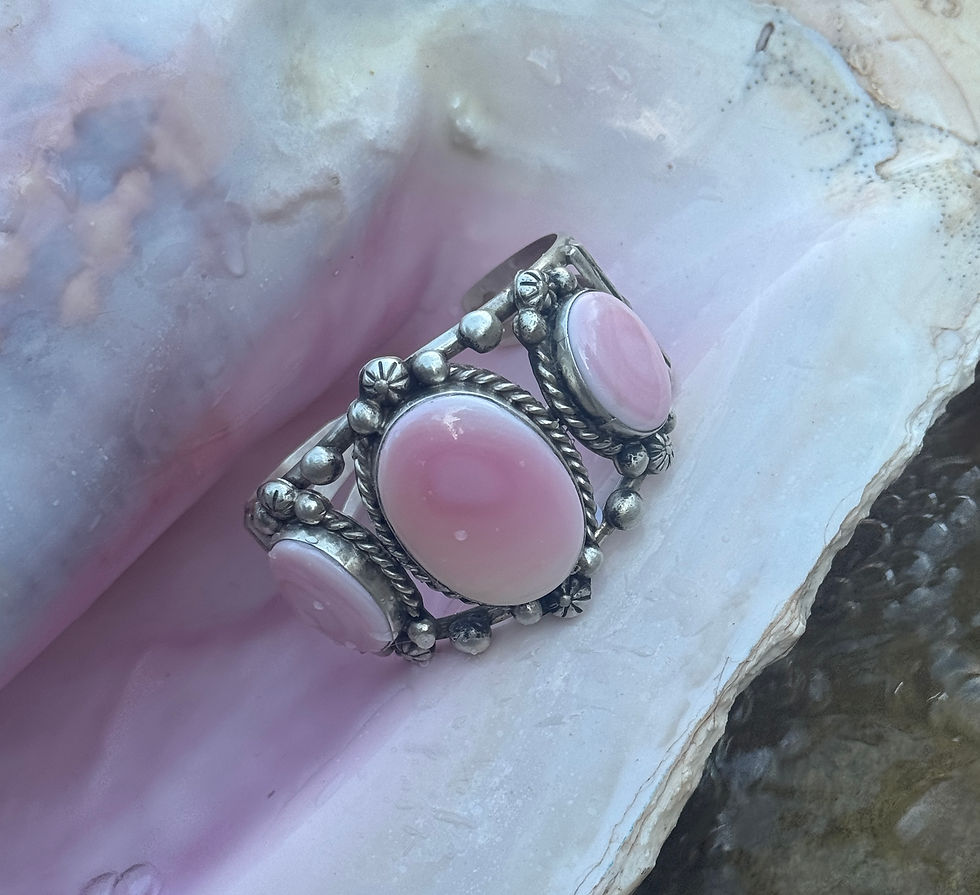 Thumbnail: Pink Conch Cuff
