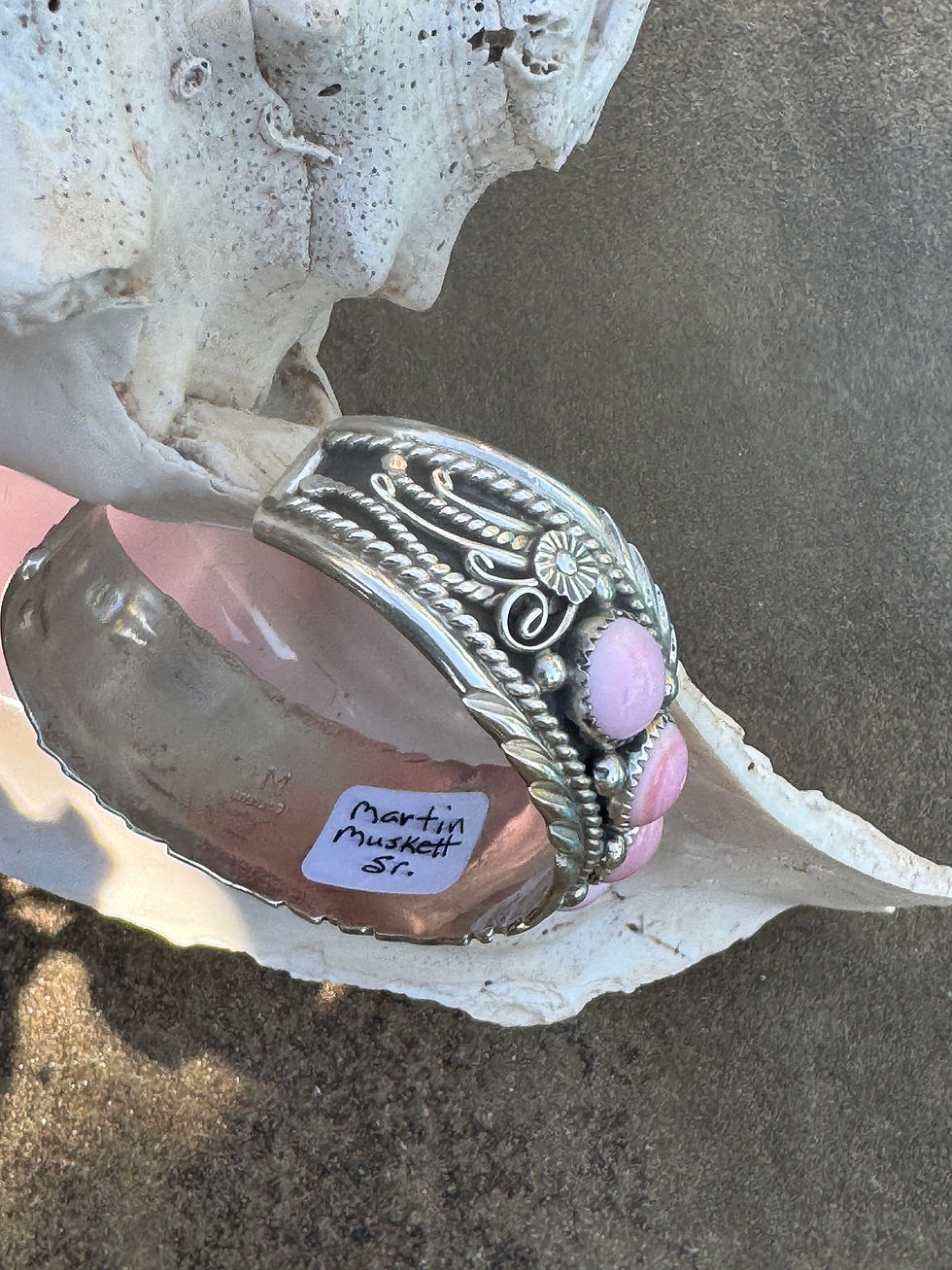 Thumbnail: Pink Conch Cuff Bracelet
