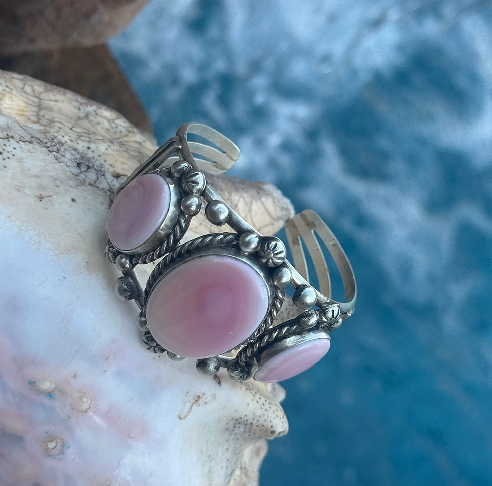 Thumbnail: Pink Conch Cuff