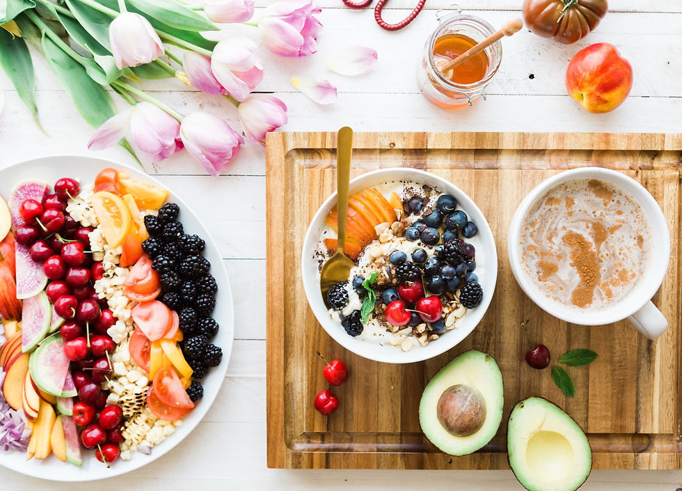 Avocado, oatmeal and fruits eaten to stay healthy while traveling
