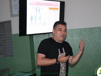 Turmas de Biomedicina recebem presidente do Conselho de Biomedicina para palestrar no Iespes