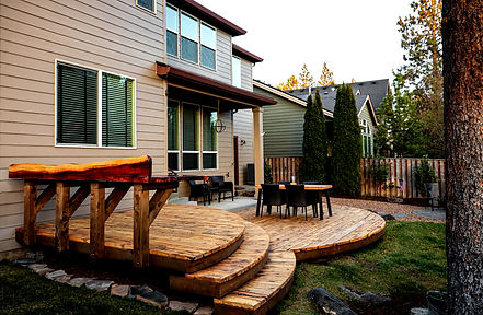 Custom rounded backyard deck by a Central Oregon deck and ADU builder.