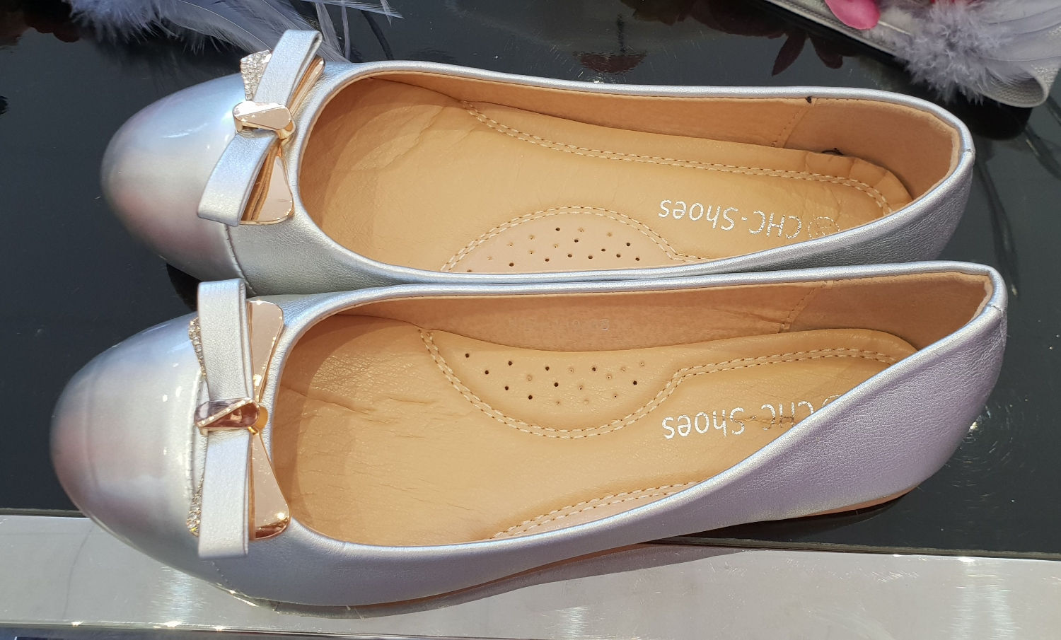 bailarinas plateadas con lazo plateado y dorado