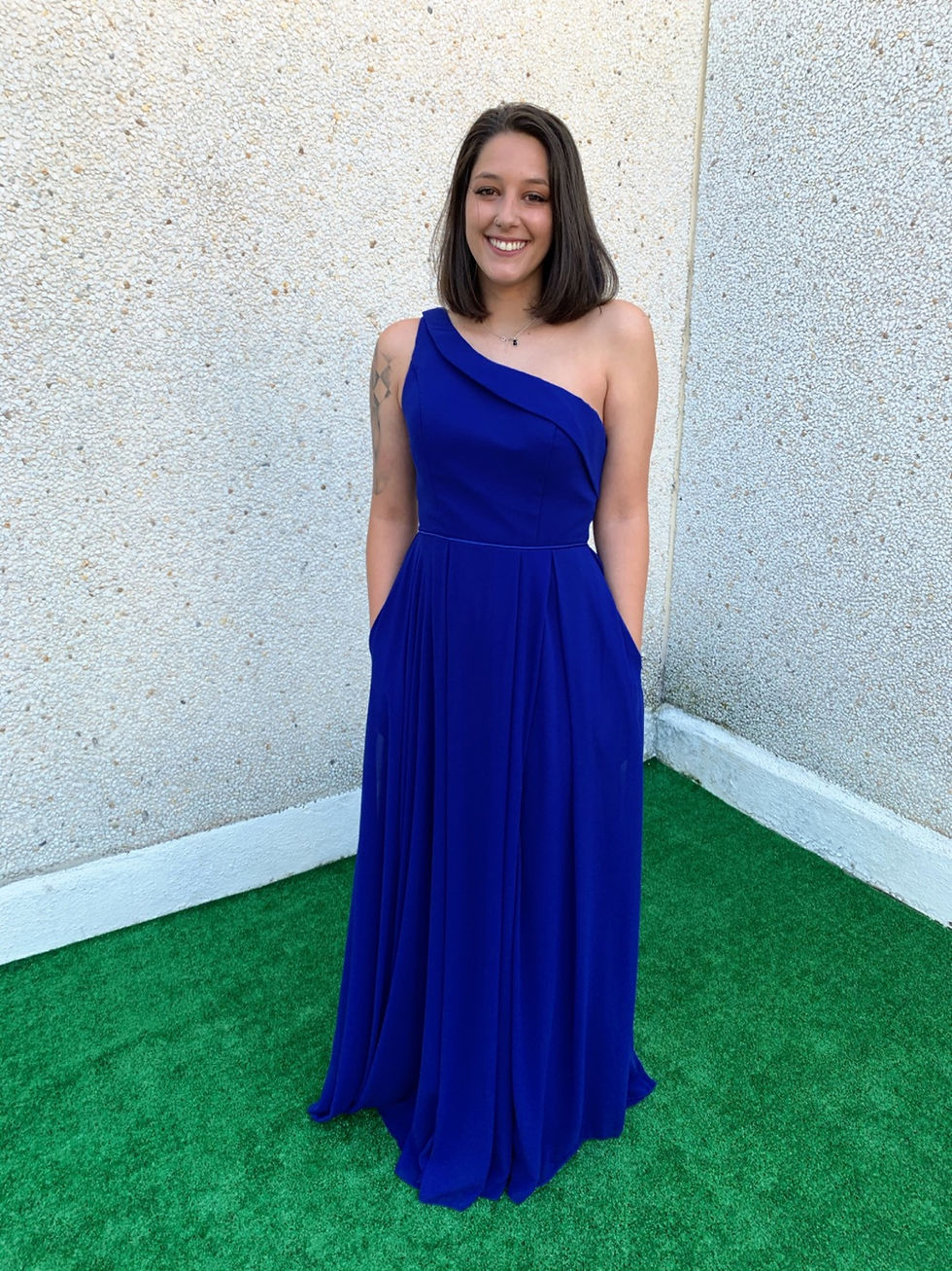 vestido largo azul con corte griego para invitada de boda