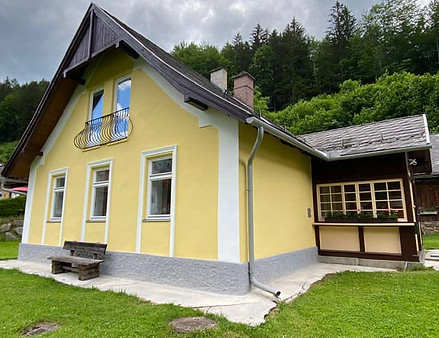 BRANDSTÄTTER FASSADEN: Wir sind Ihr Partner für Dämmung, Fassade, Anstriche, Reinigung und Sanierung in Raum Wr. Neustadt und Neunkirchen.