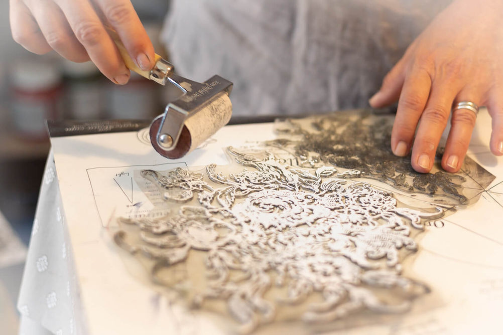 Arbeiten mit Annie Sloan Kreidefarben, ein Workshom in Camaleo Wohnwerkstatt. Personal Brand Shooting on location
©ClaudiaGattinger