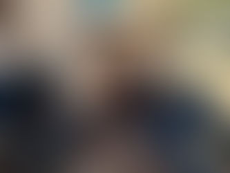 Wenn der Abfluss verstopft ist, sind wir für Dich da: Ein GAWAHEI-Monteur im Einsatz unterm Waschbecken – schnell, sauber, zuverlässig.