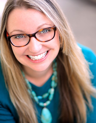 headshotthreekim2016.jpg