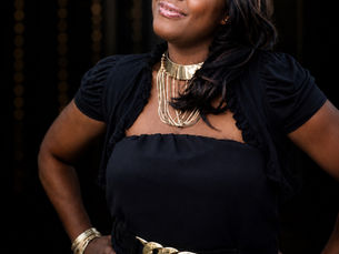IT STARTED WITH ONE SMOOTHIE | Meet Danielle Cleveland | Founder of Fruit Burst Smoothies by Danni
