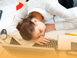 Como acomodar trabalho e estudo? Guia de Gestão de Tempo para alunos EAD