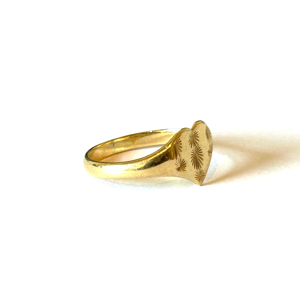 Thumbnail: Sweet heart shaped signet ring
